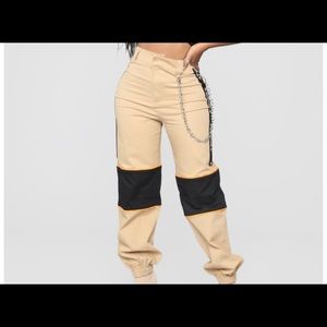 XL FashionNova Joggers with chain